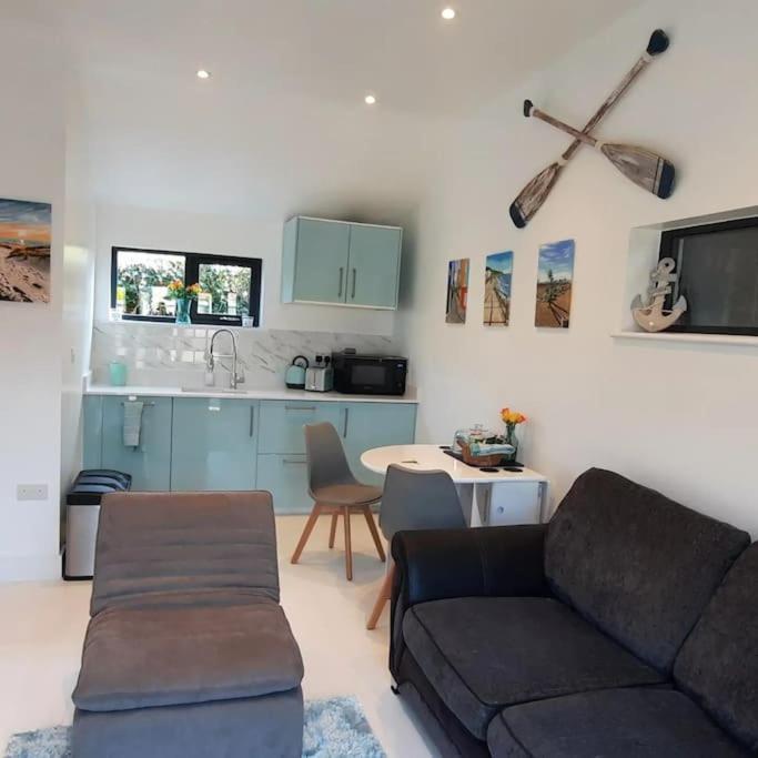 Sycamore Lodge Kent With Ev Zappi Type 2, Swimming Pool For A Fee Sellindge ภายนอก รูปภาพ